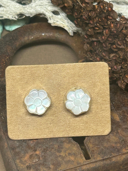 Mother Of Pearl Daisy Earrings